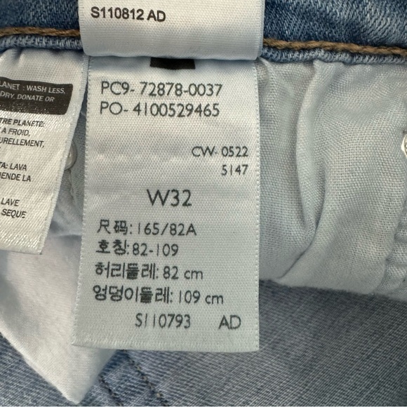 Levi's High Rise Denim Jean Shorts with Raw Hem. Size Women’s 32 - Picture 7 of 11